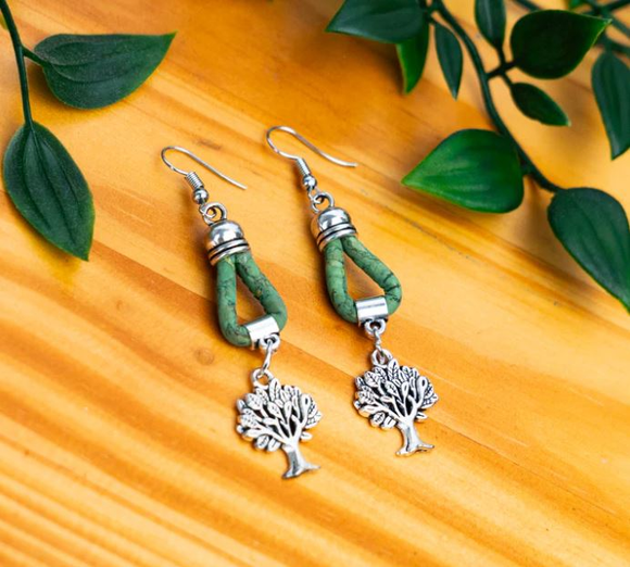 Find the perfect cork accessory.  Cork Earrings, Bracelets, Cork Necklaces, Cork Notebooks, Cork Glass Cases